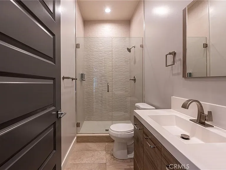 6940 Peach Ave — Photo 25