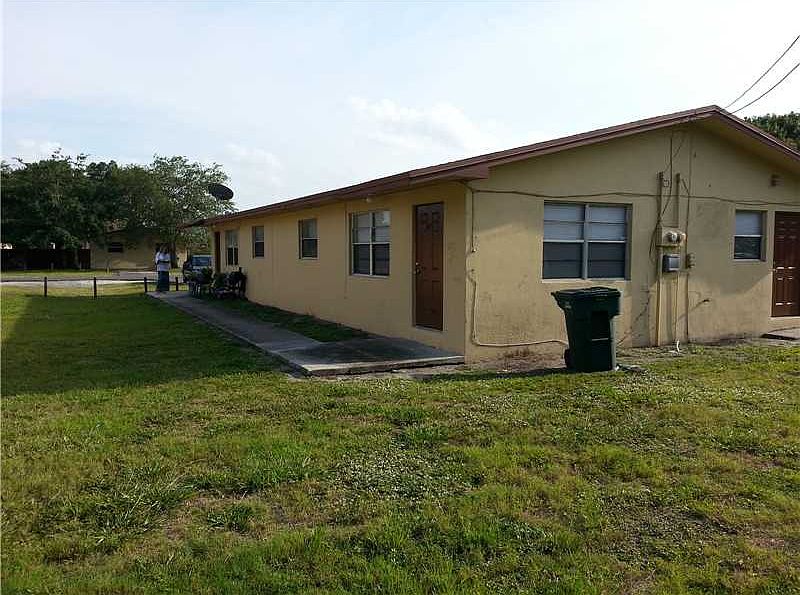 2nd image of 413 W El Paso Ave