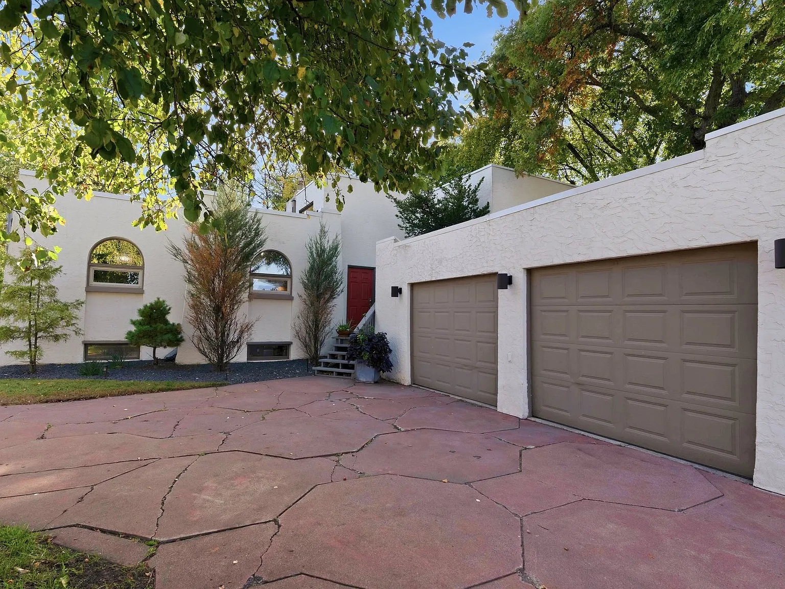 3 bed, 2597 sqft, $4,975 — Photo 2