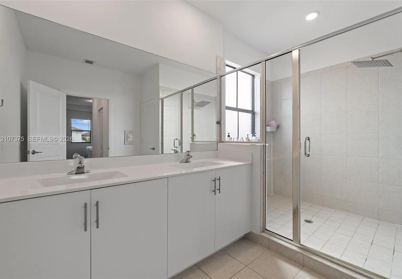 5 bed, 2640 sqft, $5,000 — Photo 3