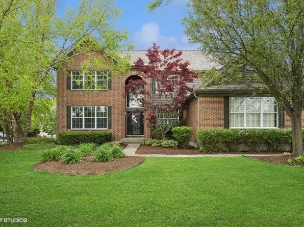 218 Bridle Path Ln, Fox River Grove, IL 60021