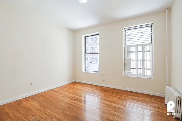 Rented by REZI | media 27