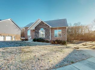 375 Misty Dr, Pleasant View, TN 37146