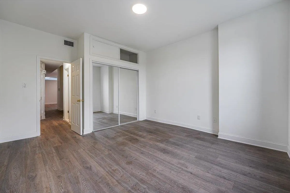 Building Photo - 157 14th St #5L