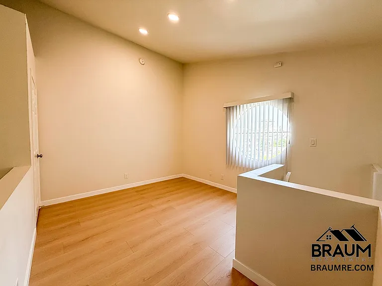 4404 Stern Ave — Photo 17