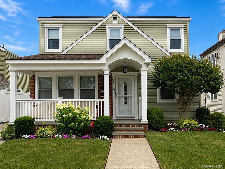 547 W Walnut St #UPPER — Photo 1