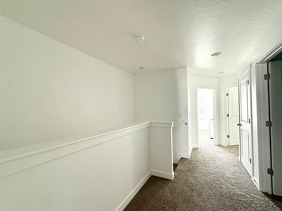 5th image of 38 N Northshore Dr