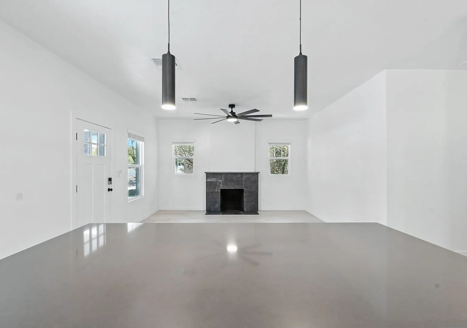 840 E. 6th St. — Photo 1