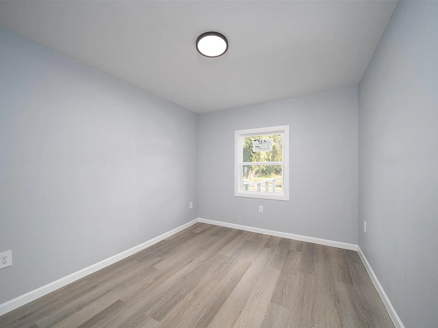 2 bed, 1.0 bath, 720 sqft, $1,180 — Photo 2