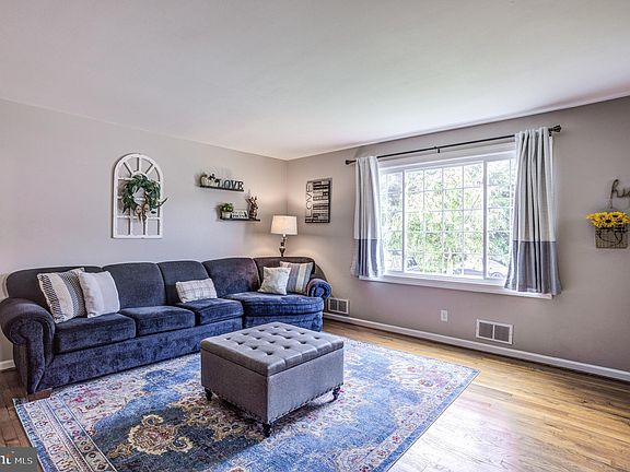 4th image of 57 Linwood Ave