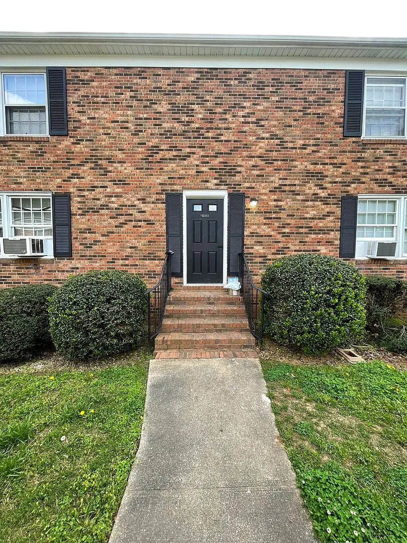Building Photo - 1045 E Meadow Dr