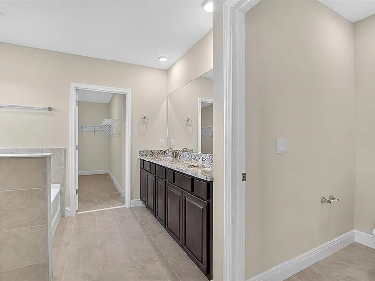 2546 Warren Acres Blvd — Photo 42