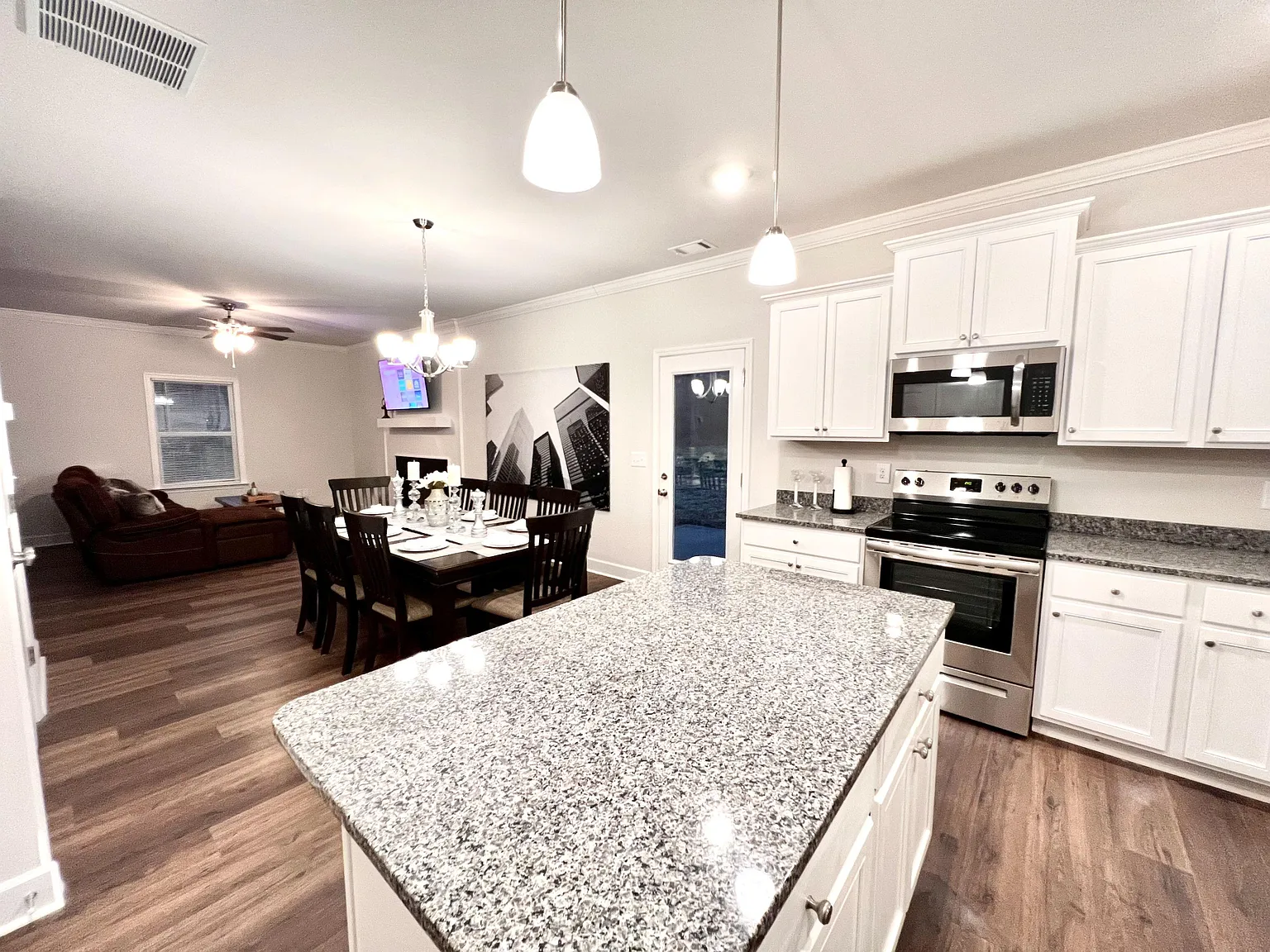 4 bed, 2.5 bath, 2000 sqft, $957 — Photo 4