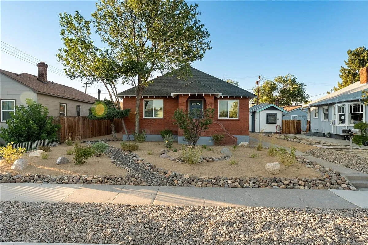3 bed, 1.5 bath, 1148 sqft, $2,800 — Photo 1