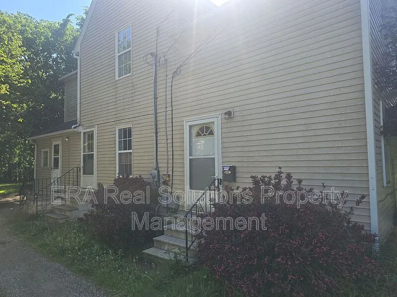 2 bed, 1.0 bath, $925 — Photo 4