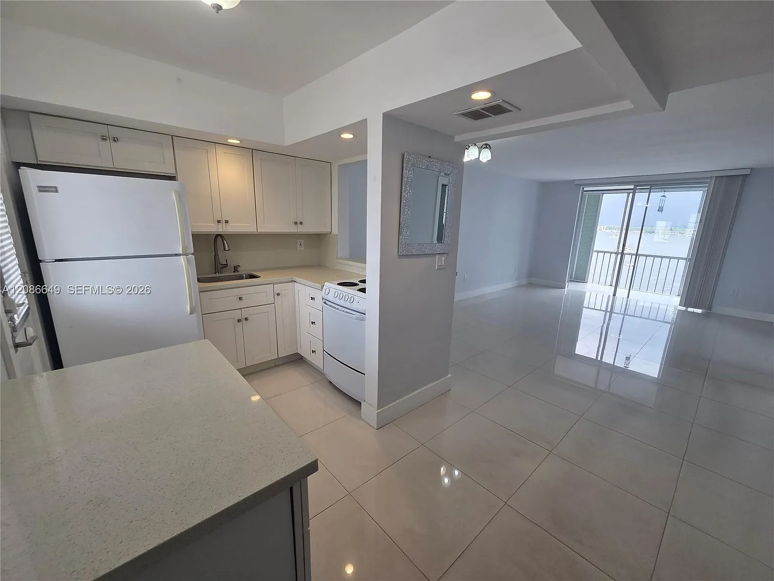 Point East Sec Iii Condo — Photo 3