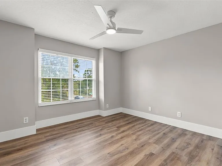 11462 Commercial St — Photo 18