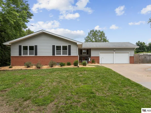 12037 N 40th St, Omaha, NE 68112