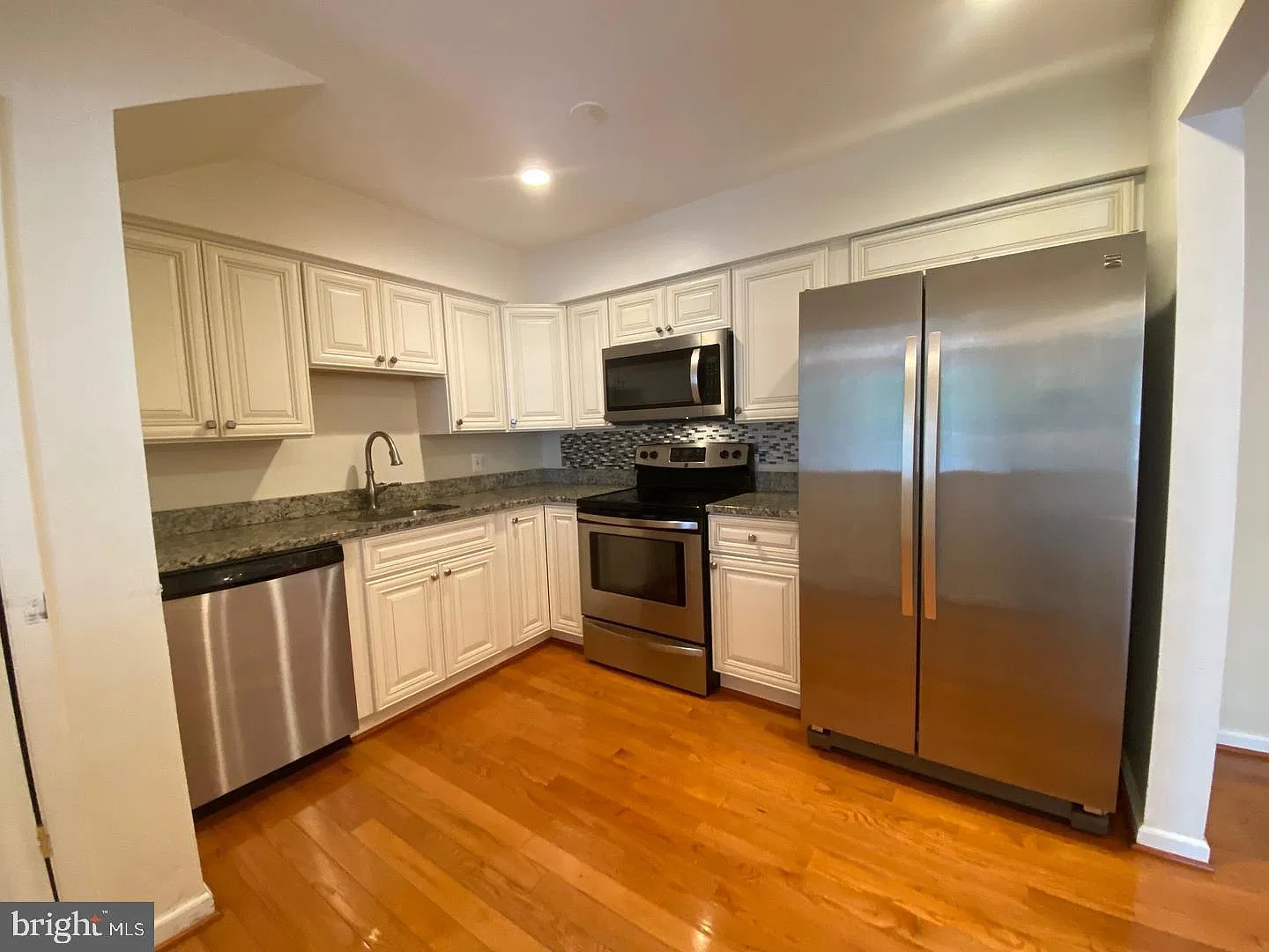 3 bed, 2.5 bath, 1645 sqft, $2,450 — Photo 4