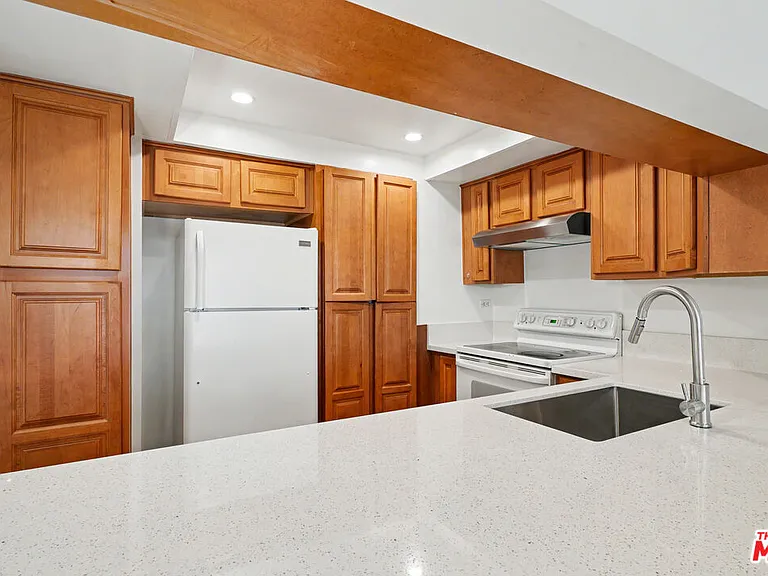 10966 Rochester Ave #1D — Photo 13