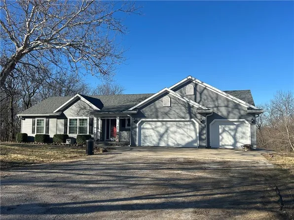 12238 Private Dr, Savannah, MO 64485