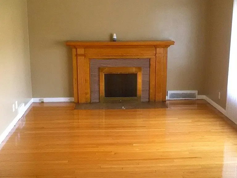 8631 W Outer Dr — Photo 3