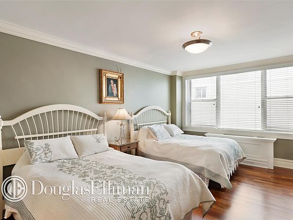 4th image of 250 E 65th St APT 12C
