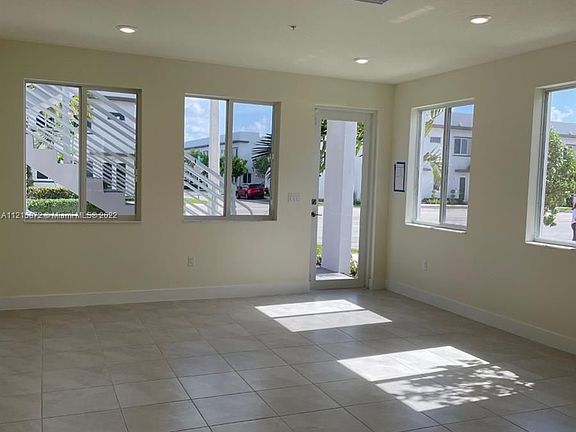 3rd image of 10270 NW 66th St #101