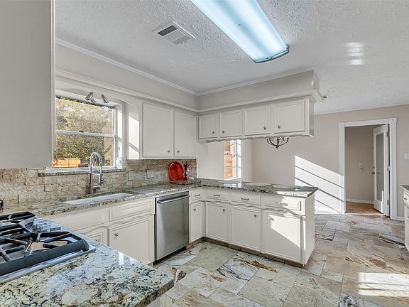 3rd image of 603 Saint Andrews Rd