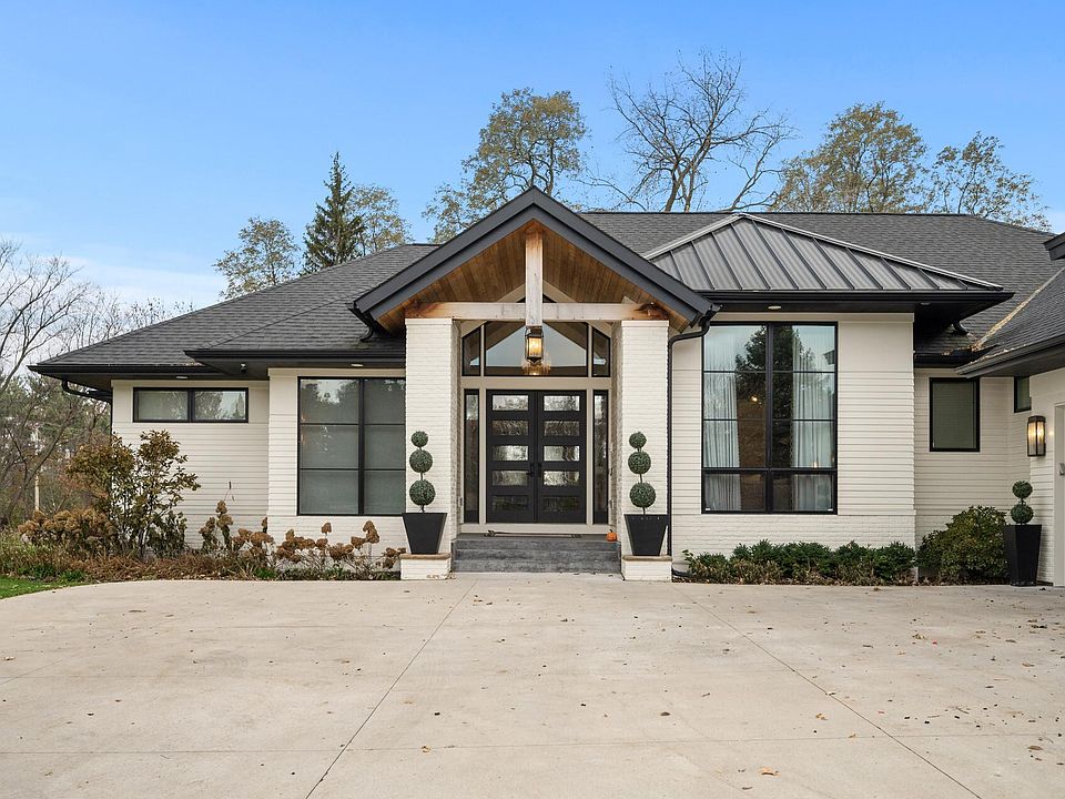 1st image of 700 Evergreen Knls