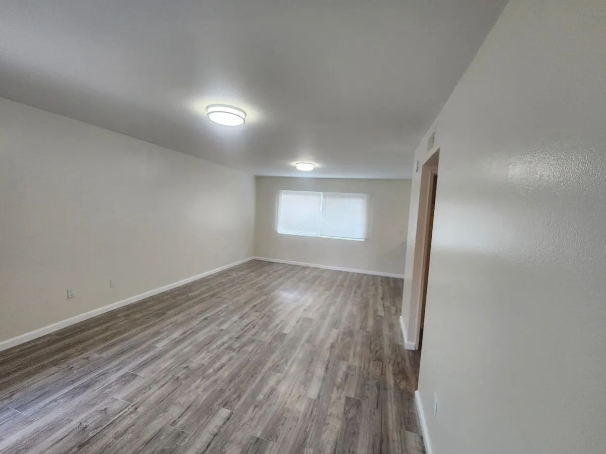 Building Photo - 820 N Kathleen Ln #4