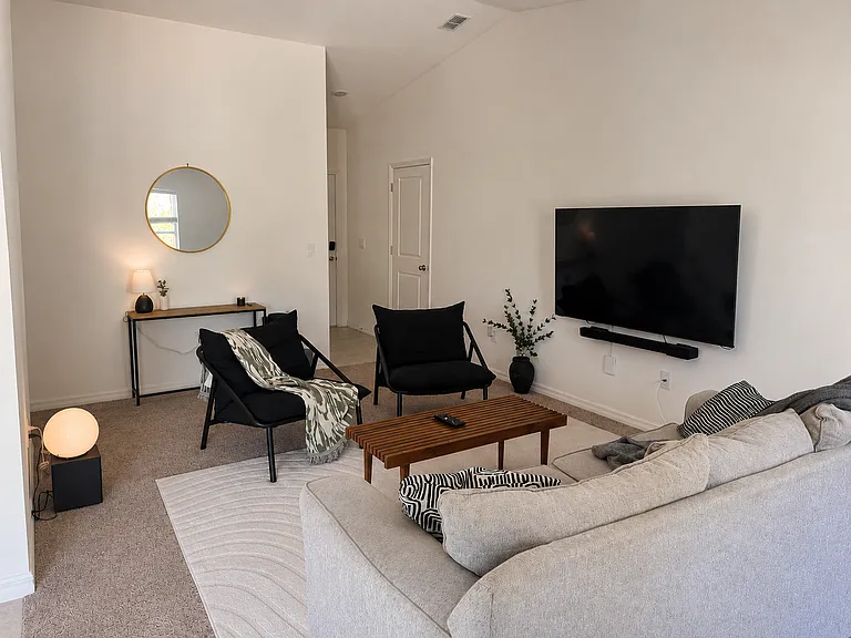 479 Geraldine St SW — Photo 4