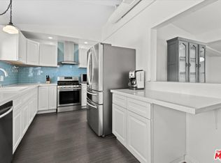 19501 Arminta St, Reseda, CA 91335