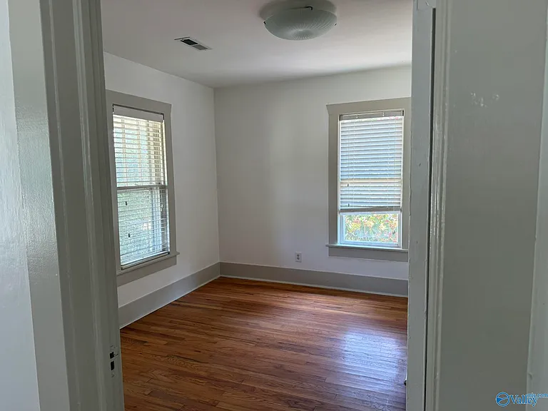 1118 Ward Ave NE — Photo 5
