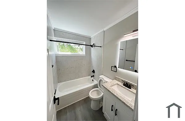 Building Photo - 3212 Summer Pl #6A