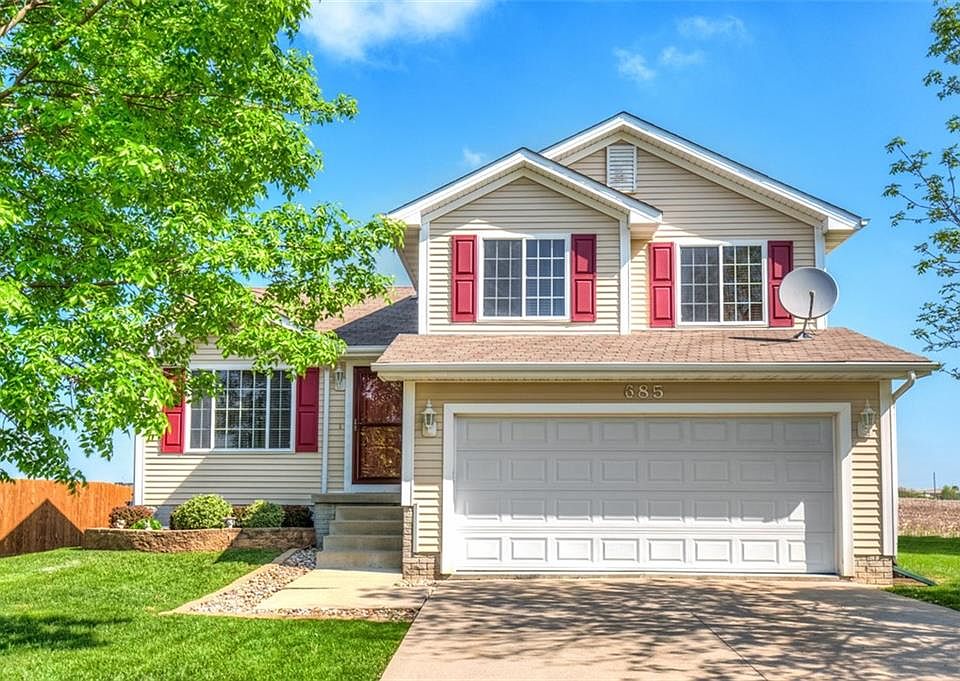 1st image of 685 SE Prairie Park Ln