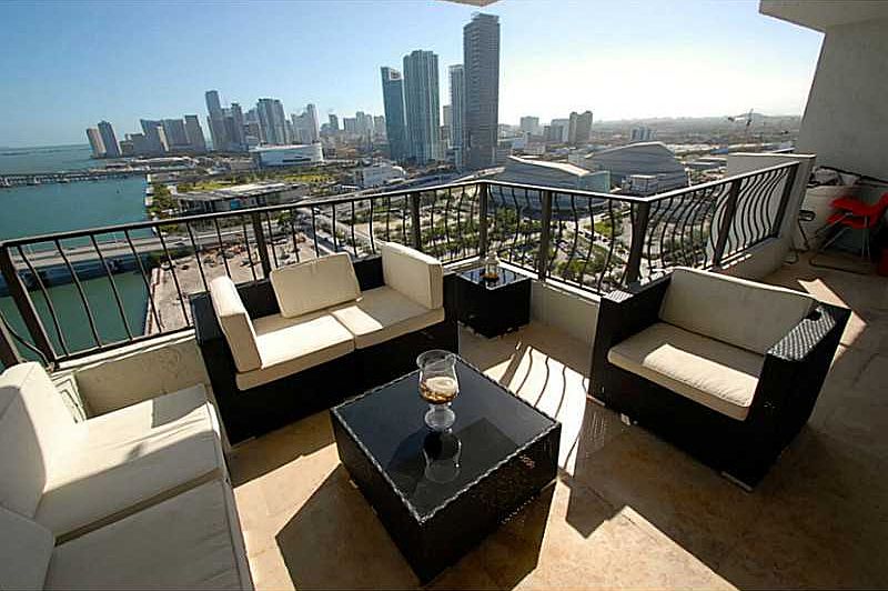 1st image of 555 Ne 15th St #28-J