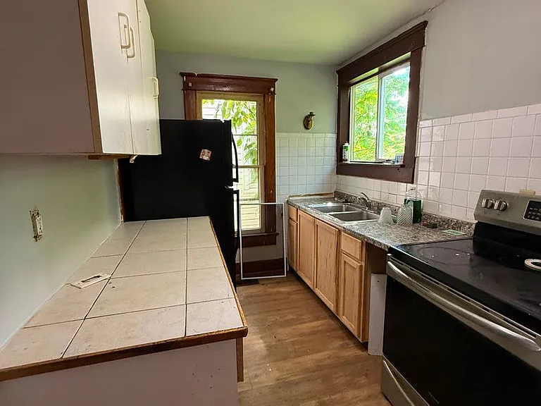 83 N 10th St — Photo 9