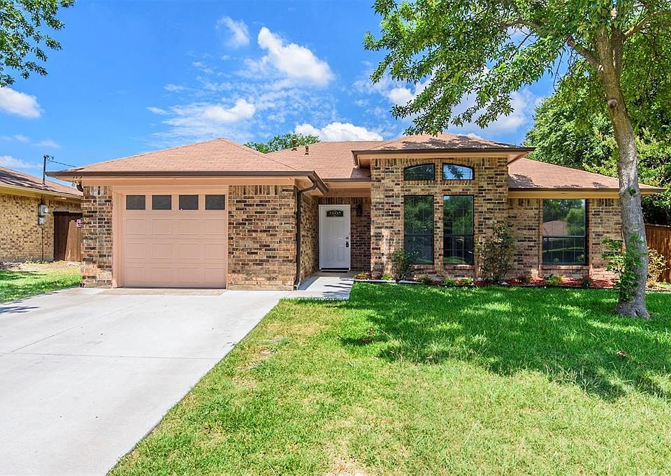 1st image of 115 Mesa Moor Dr