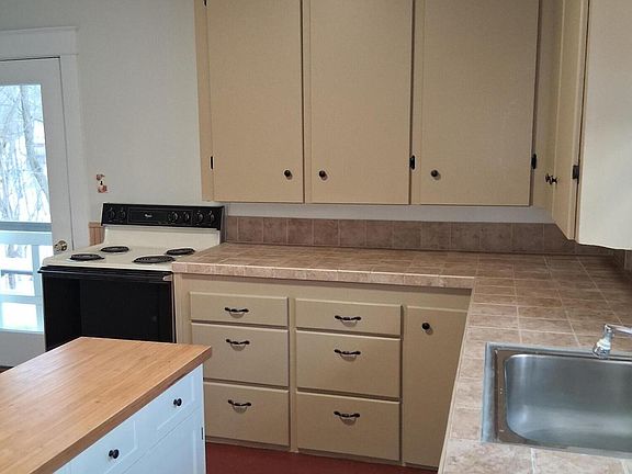 3rd image of 17 Burleigh Street