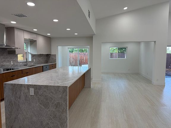 4th image of 7917 Chula Vista Cres