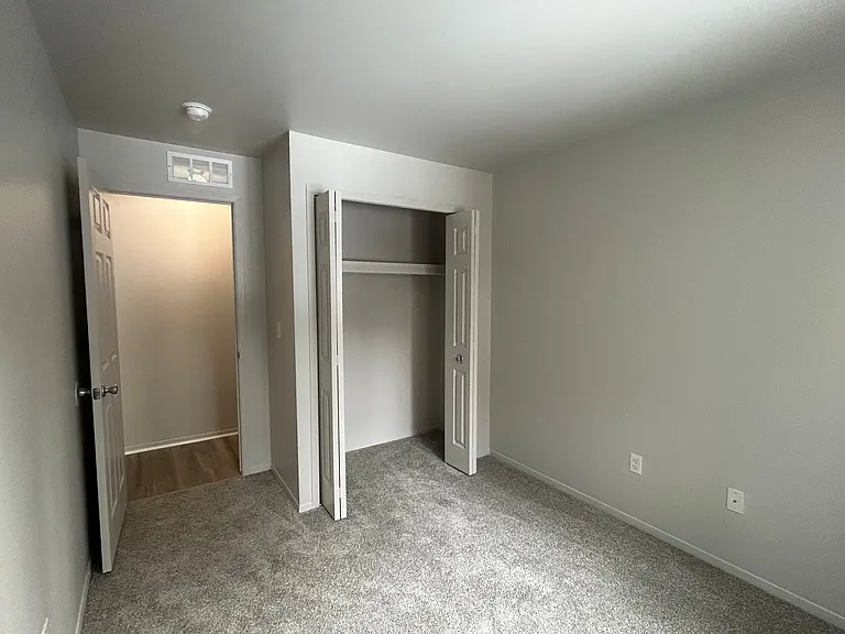 Woodland Villa Apartments — Photo 40