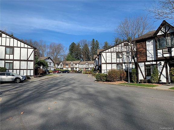 3rd image of 33 Brittany Dr