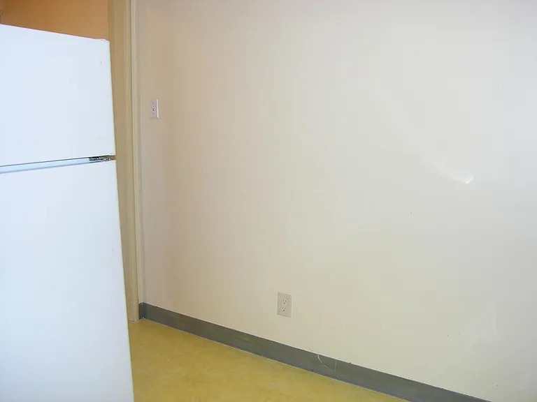 327 Waverley St #A — Photo 9