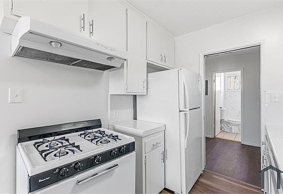 5th image of 266 E 25th St APT 7