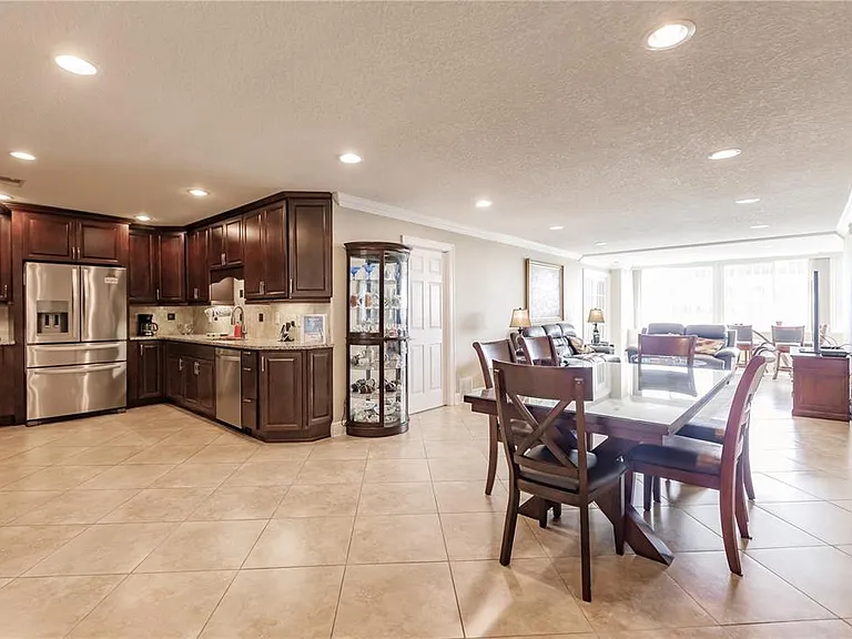 1055 W Peppertree Dr #606AA — Photo 3