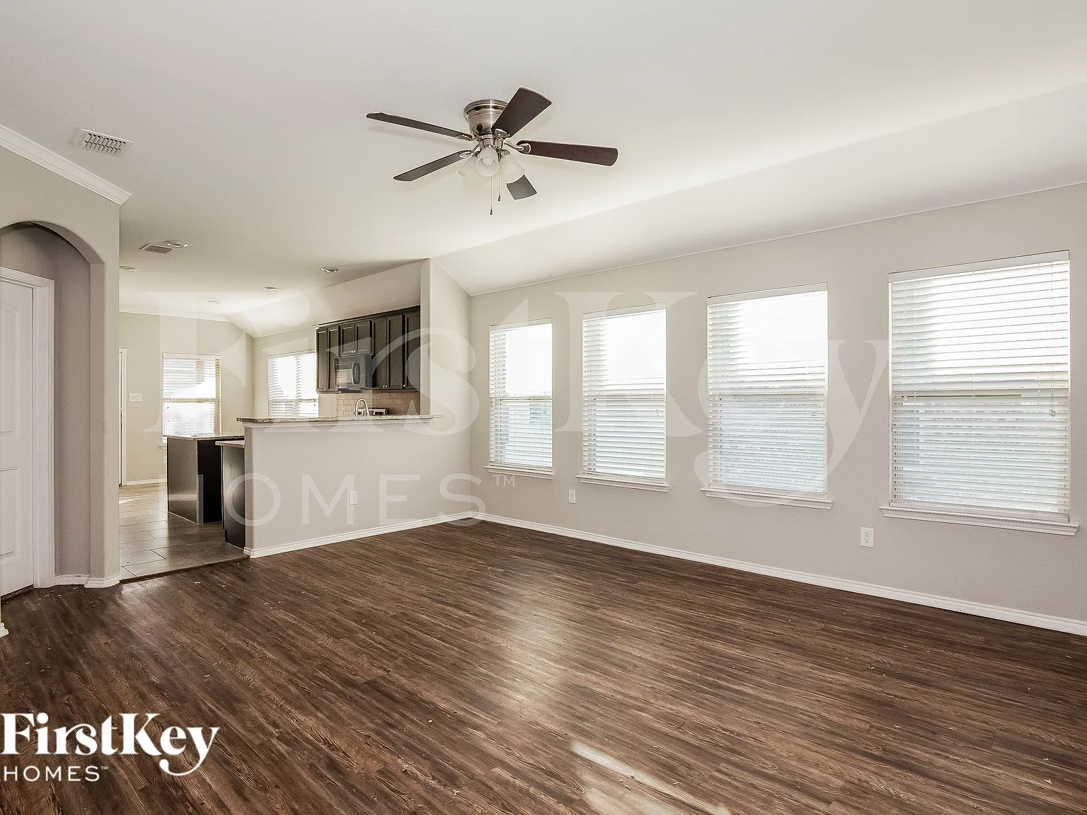 3 bed, 2.0 bath, 1367 sqft, $2,185 — Photo 3