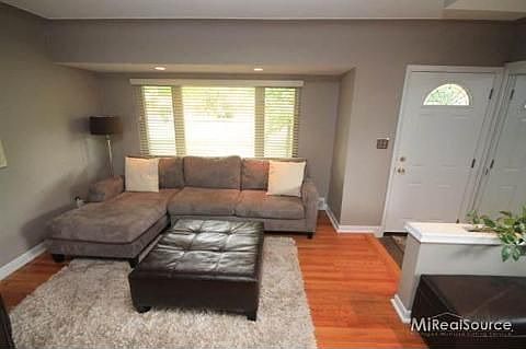 4th image of 53240 Aulgur Dr