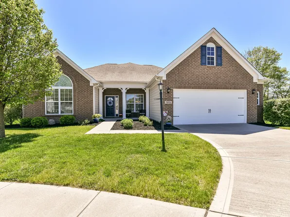 7215 Red Maple Dr, Zionsville, IN 46077