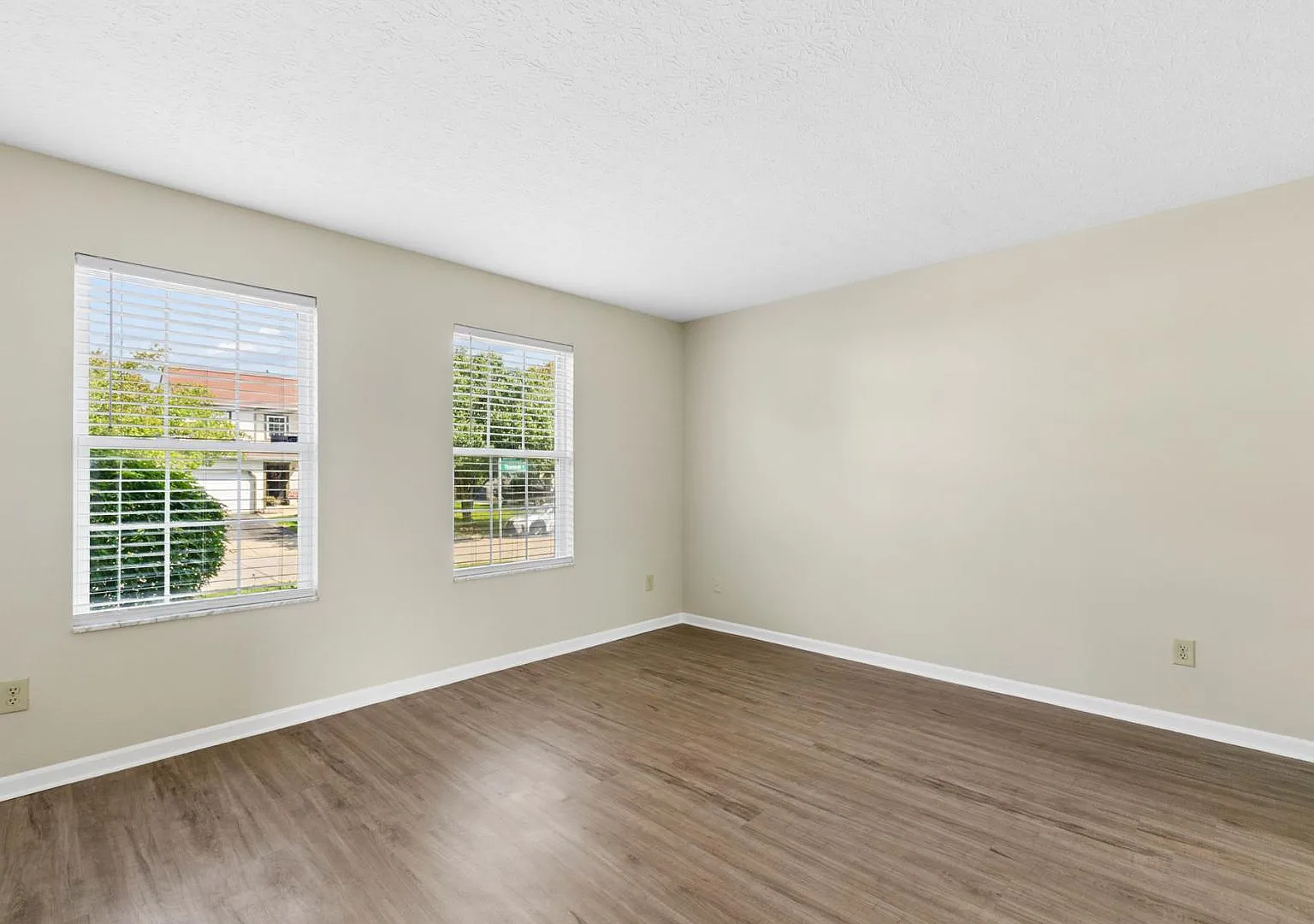 4611 Thornoak Dr — Photo 4